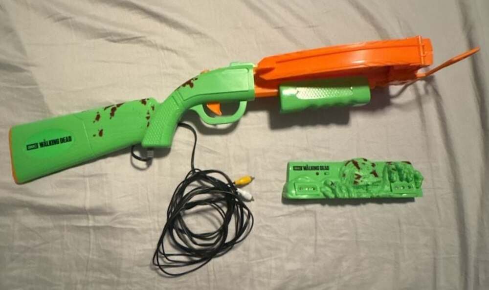 AMC The Walking Dead Plug and Play TV Video Game Shotgun Controller, BASE DOES N